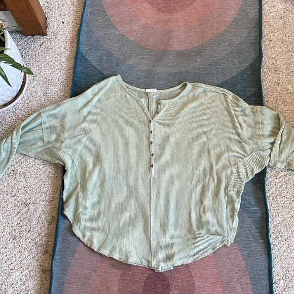 Out From Under Soft Green Oversized Slouchy Dolman Sleeve Shirt - Picture 5 of 9